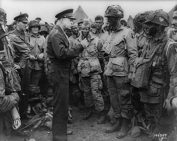 502nd PIR, w trakcie wizytacji generała Dwight'a Eisenhower'a, 5 czerwca 1944